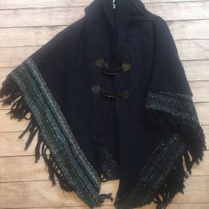 Toggle button cape